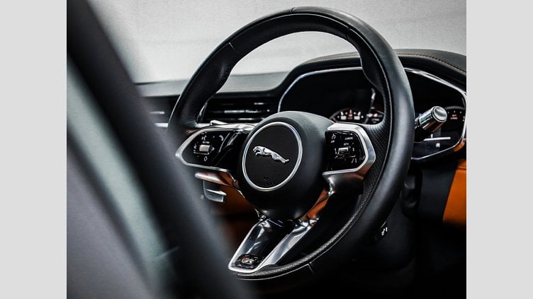 2022 Approved Jaguar F-Pace Santorini Black AWD 2.0D SE R-Dynamic (D200)