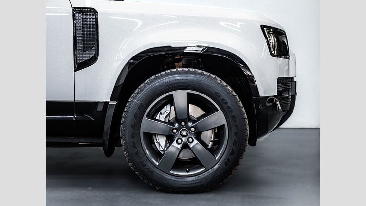 2023 Approved Land Rover Defender 110 Fuji White 4x4 110 D300 HSE X-Dynamic