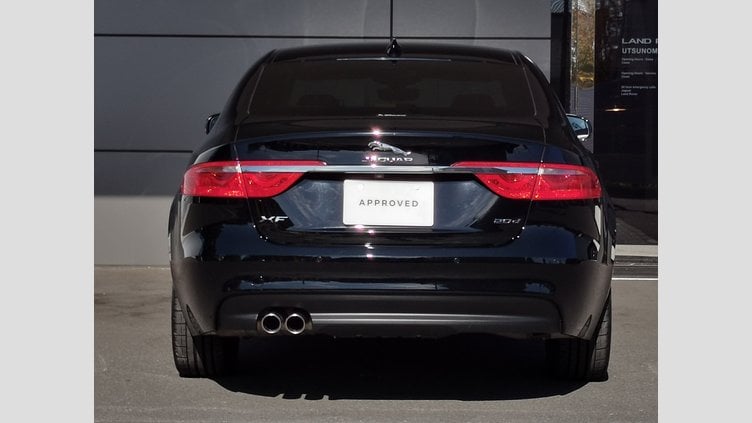 2019 認定中古車 Jaguar XF ナルヴィックブラック 20d 
インジニウム2.0リッター4気筒180PSターボチャージドディーゼルエンジン（オートマチック）
後輪駆動 SALOON PRESTIGE