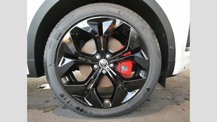 2024 認定中古車 Jaguar E-Pace オストゥーニパールホワイト D200マイルドハイブリッド（ディーゼル） R-DYNAMIC HSE