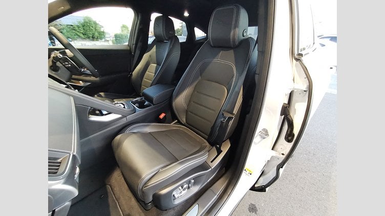 2024 認定中古車 Jaguar E-Pace オストゥーニパールホワイト D200マイルドハイブリッド（ディーゼル） R-DYNAMIC HSE