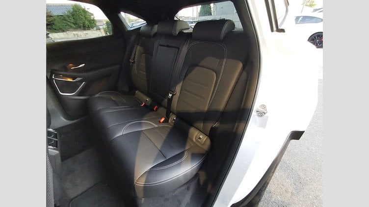 2024 認定中古車 Jaguar E-Pace オストゥーニパールホワイト D200マイルドハイブリッド（ディーゼル） R-DYNAMIC HSE