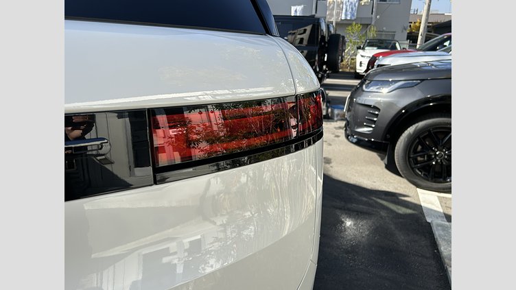2025 認定中古車 Land Rover Range Rover Sport フジホワイト D300マイルドハイブリッド スタンダードホイールベース Dynamic SE