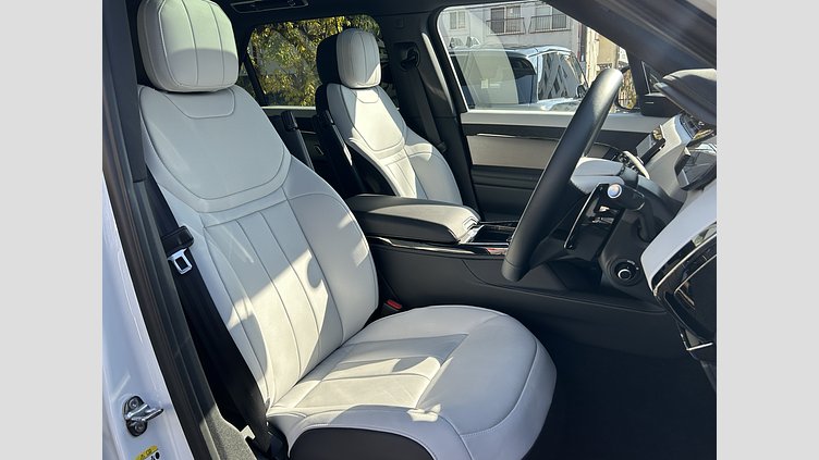 2025 認定中古車 Land Rover Range Rover Sport フジホワイト D300マイルドハイブリッド スタンダードホイールベース Dynamic SE