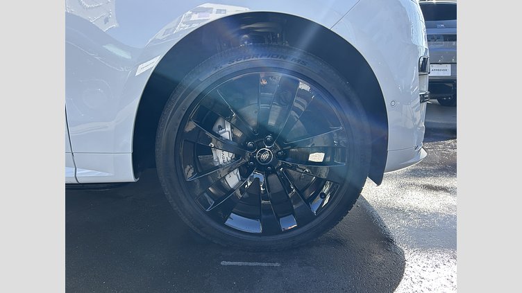 2025 認定中古車 Land Rover Range Rover Sport フジホワイト D300マイルドハイブリッド スタンダードホイールベース Dynamic SE