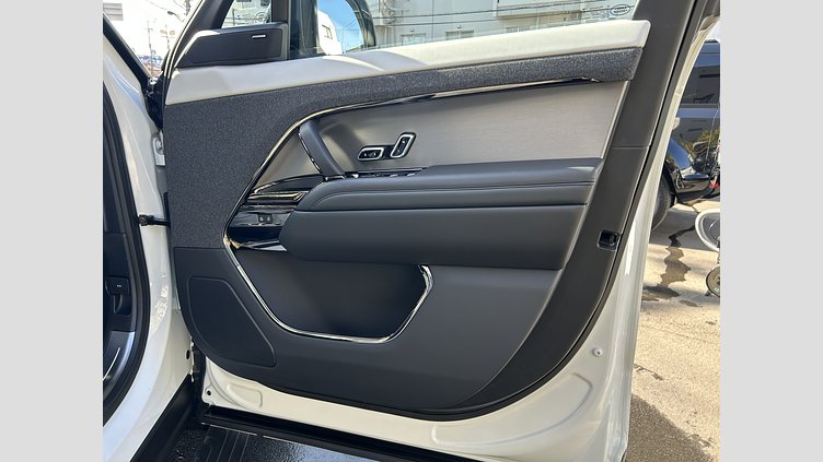 2025 認定中古車 Land Rover Range Rover Sport フジホワイト D300マイルドハイブリッド スタンダードホイールベース Dynamic SE