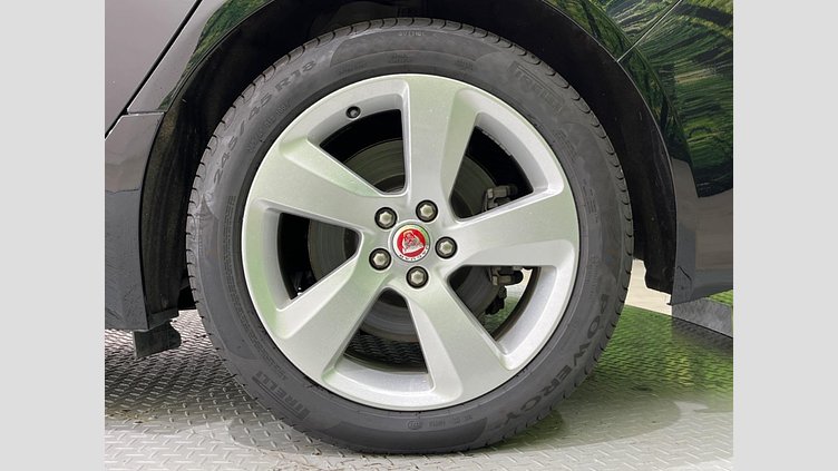 2018 認定中古車 Jaguar XF Narvik Black 2.0PET スポーツブレイク