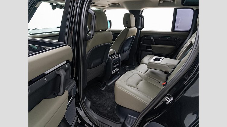 2023 認定中古車 Land Rover Defender 110 サントリーニブラック D300 AWD（AT） S