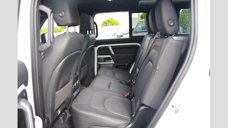 2023 認定中古車 Land Rover Defender 110 フジホワイト D300 AWD（AT） X-DYNAMIC SE