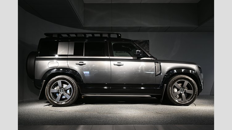 2025 Ny Land Rover Defender 110 Carpathian Grey AWD D300 X-Dynamic SE