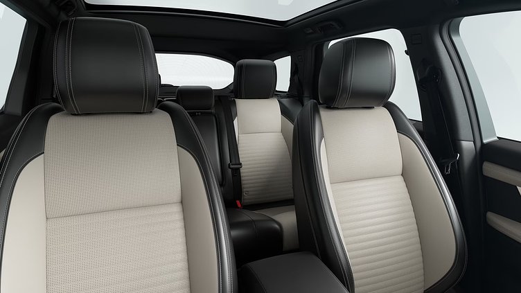 2025 新車 Land Rover Discovery Sport アイガーグレイ プラグインハイブリッド（ガソリン） 標準ホイール Dynamic SE