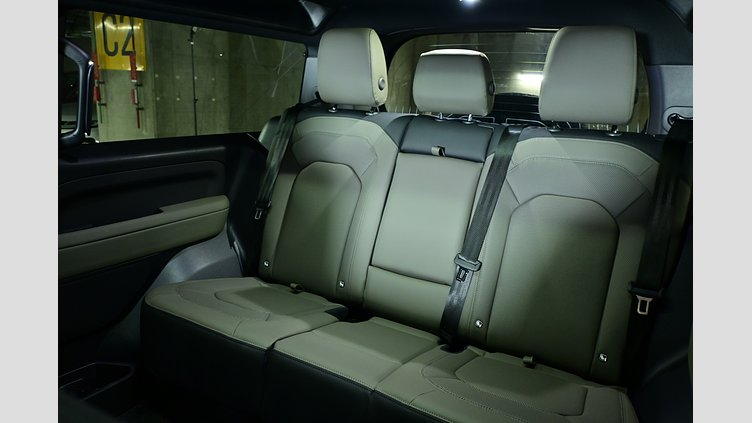 2024 認定中古車 Land Rover Defender 90 サントリーニブラック D350 ディーゼルマイルドハイブリッド X-Dynamic HSE