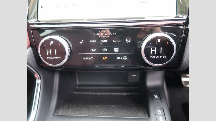 2023 認定中古車 Jaguar E-Pace サントリーニブラック P250 AWD（オートマチック） R-DYNAMIC SE