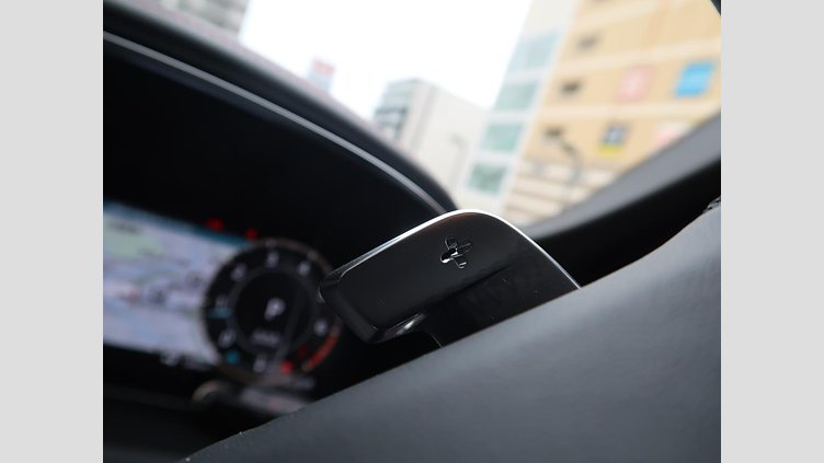 2023 認定中古車 Jaguar E-Pace サントリーニブラック P250 AWD（オートマチック） R-DYNAMIC SE