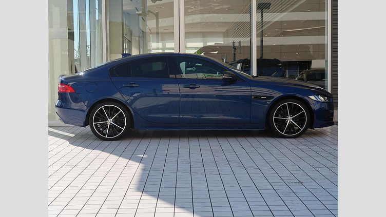 2016 認定中古車 Jaguar XE Bluefire Blue ディーゼル R‐スポーツ