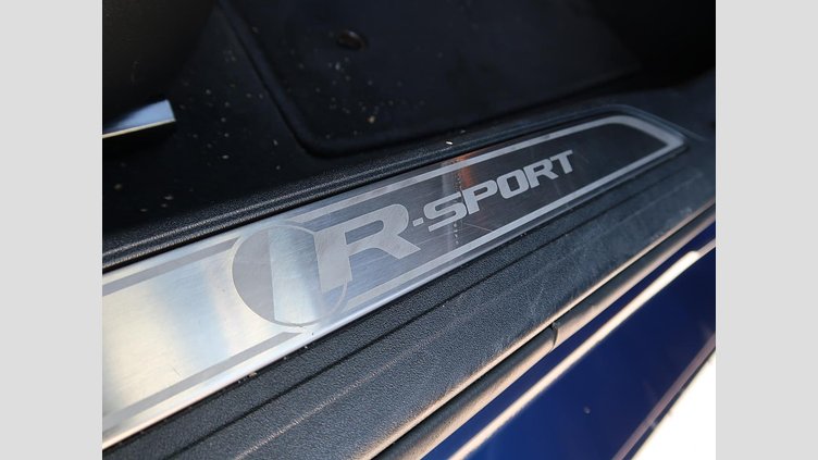 2016 認定中古車 Jaguar XE Bluefire Blue ディーゼル R‐スポーツ