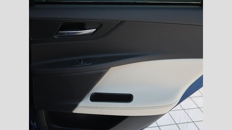 2016 認定中古車 Jaguar XE Bluefire Blue ディーゼル R‐スポーツ