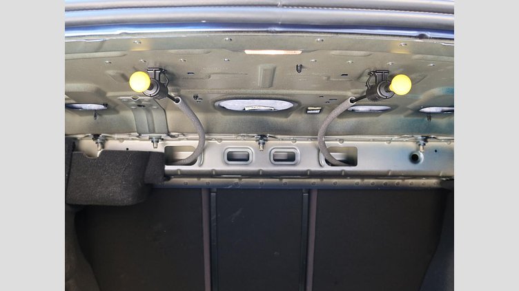 2016 認定中古車 Jaguar XE Bluefire Blue ディーゼル R‐スポーツ