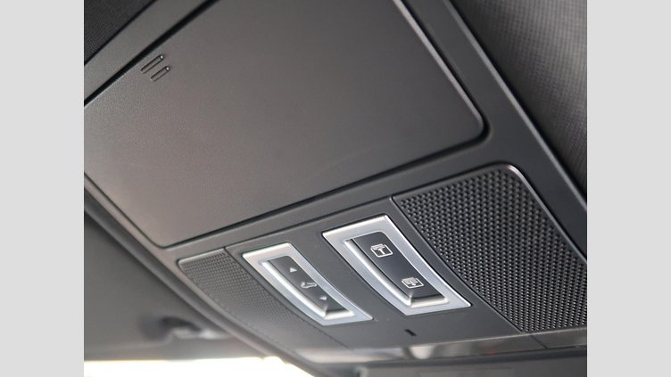 2016 認定中古車 Jaguar XE Bluefire Blue ディーゼル R‐スポーツ