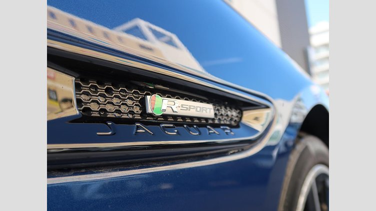 2016 認定中古車 Jaguar XE Bluefire Blue ディーゼル R‐スポーツ