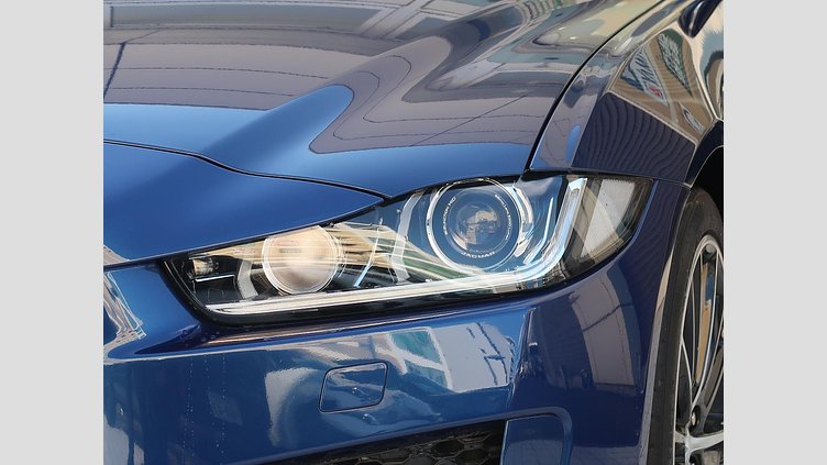 2016 認定中古車 Jaguar XE Bluefire Blue ディーゼル R‐スポーツ