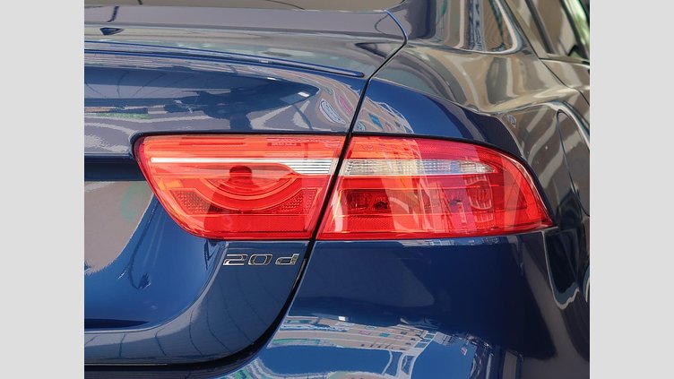 2016 認定中古車 Jaguar XE Bluefire Blue ディーゼル R‐スポーツ