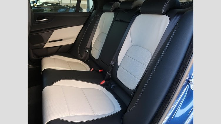 2016 認定中古車 Jaguar XE Bluefire Blue ディーゼル R‐スポーツ