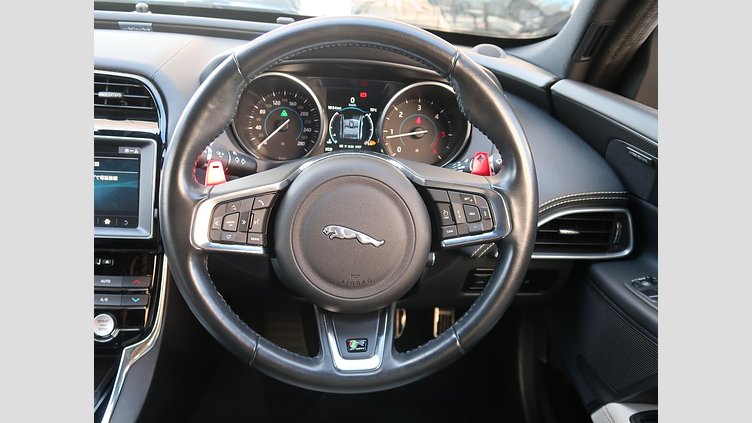 2016 認定中古車 Jaguar XE Bluefire Blue ディーゼル R‐スポーツ