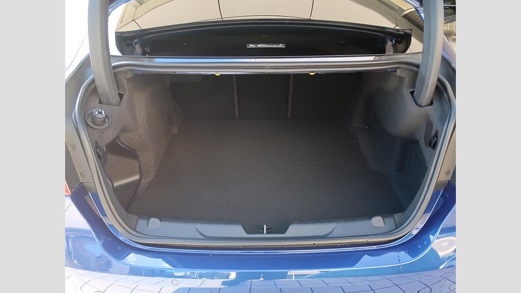 2016 認定中古車 Jaguar XE Bluefire Blue ディーゼル R‐スポーツ