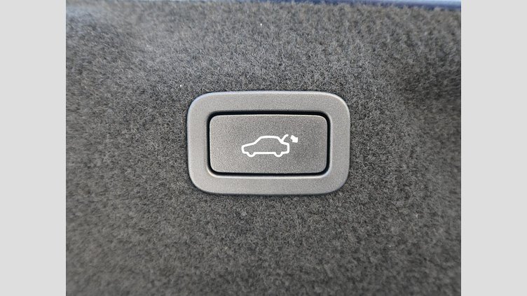 2016 認定中古車 Jaguar XE Bluefire Blue ディーゼル R‐スポーツ