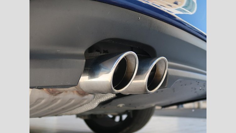 2016 認定中古車 Jaguar XE Bluefire Blue ディーゼル R‐スポーツ