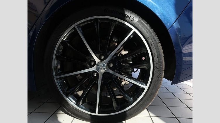 2016 認定中古車 Jaguar XE Bluefire Blue ディーゼル R‐スポーツ