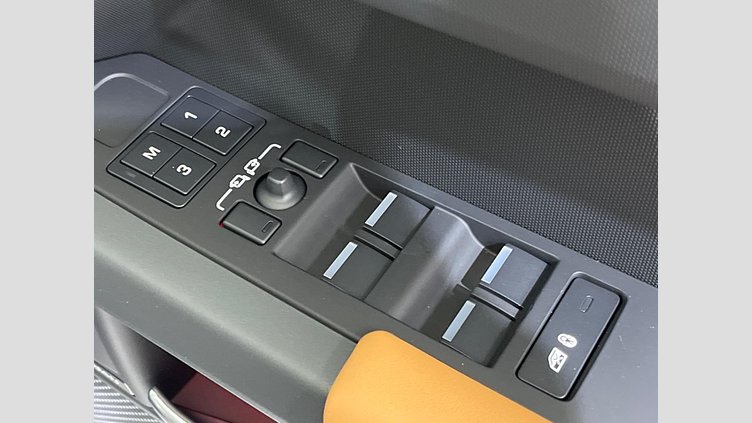 2023 認定中古車 Land Rover Defender 110 サントリーニブラック D300 AWD（AT） X-DYNAMIC HSE