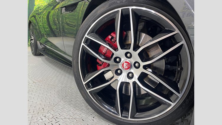 2019 認定中古車 Jaguar F-Type カルパチアン グレー (プレミアム・メタリック) ジャガー 3.0リッターV6 340PS スーパーチャージドガソリン エンジン (オートマチックトランスミッション) F-TYPEクーペ CHEQUERED FLAG