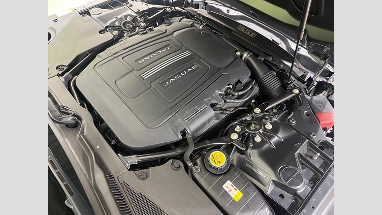 2019 認定中古車 Jaguar F-Type カルパチアン グレー (プレミアム・メタリック) ジャガー 3.0リッターV6 340PS スーパーチャージドガソリン エンジン (オートマチックトランスミッション) F-TYPEクーペ CHEQUERED FLAG