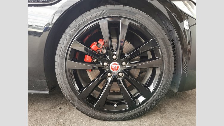 2016 認定中古車 Jaguar XE Narvik Black 20d Rスポーツ