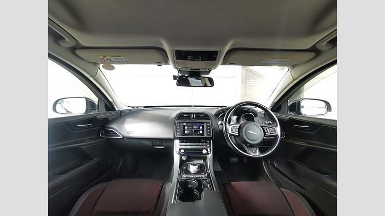 2016 認定中古車 Jaguar XE Narvik Black 20d Rスポーツ