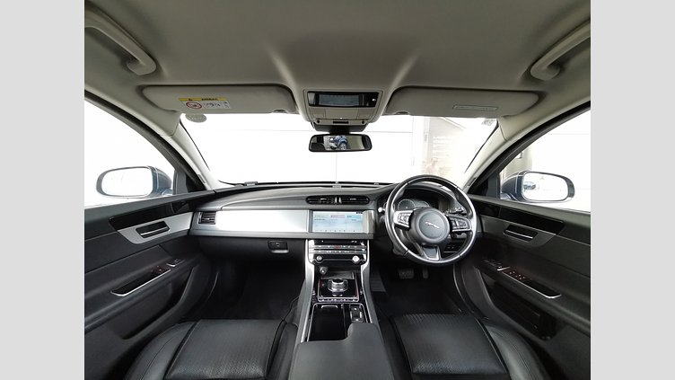 2019 認定中古車 Jaguar XF Ammonite Grey プレステージ2.0L P250 スポーツブレイク