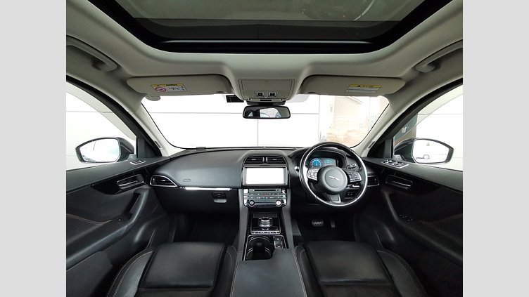 2016 認定中古車 Jaguar F-Pace Narvik Black 20d プレステージ