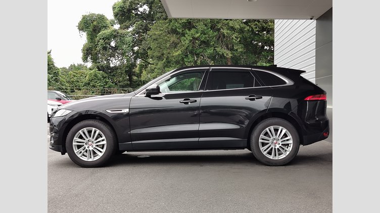 2016 認定中古車 Jaguar F-Pace Narvik Black 20d プレステージ