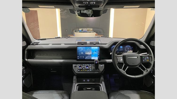 2023 認定中古車 Land Rover Defender 130 フジホワイト D300 AWD（AT） OUTBOUND