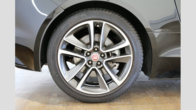 2021 認定中古車 Jaguar F-Type サントリーニブラック P300 オートマチック 後輪駆動 F-TYPEクーペ R-DYNAMIC