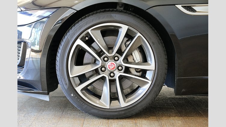 2021 認定中古車 Jaguar F-Type サントリーニブラック P300 オートマチック 後輪駆動 F-TYPEクーペ R-DYNAMIC