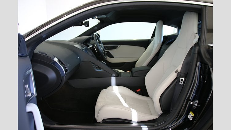 2021 認定中古車 Jaguar F-Type サントリーニブラック P300 オートマチック 後輪駆動 F-TYPEクーペ R-DYNAMIC