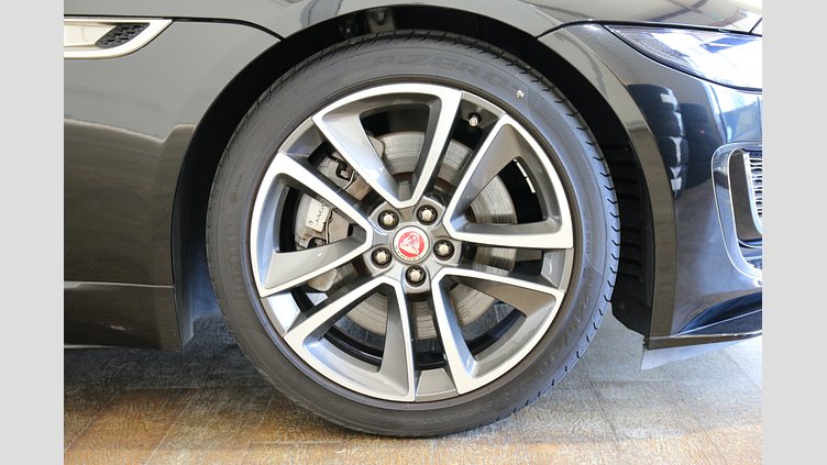 2021 認定中古車 Jaguar F-Type サントリーニブラック P300 オートマチック 後輪駆動 F-TYPEクーペ R-DYNAMIC