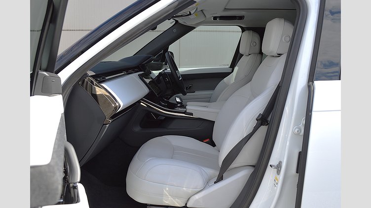 2023 認定中古車 Land Rover Range Rover Sport フジホワイト 3.0リッター6気筒300PSターボチャージドディーゼルMHEV（オートマチック） S