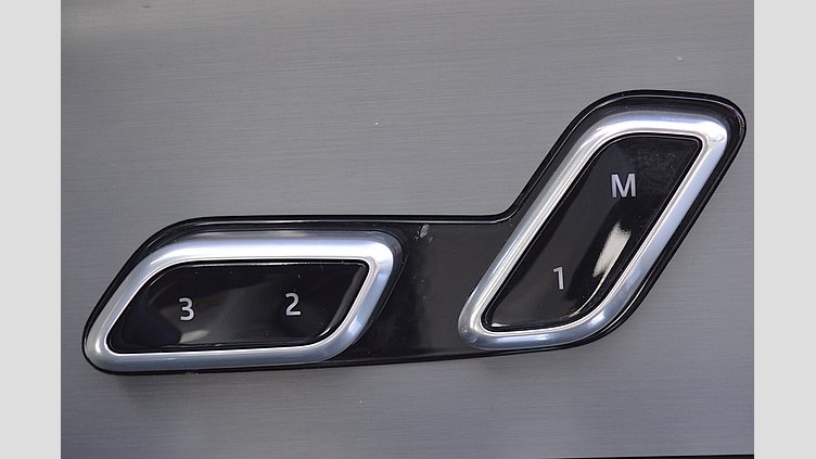 2023 認定中古車 Land Rover Range Rover Sport フジホワイト 3.0リッター6気筒300PSターボチャージドディーゼルMHEV（オートマチック） S