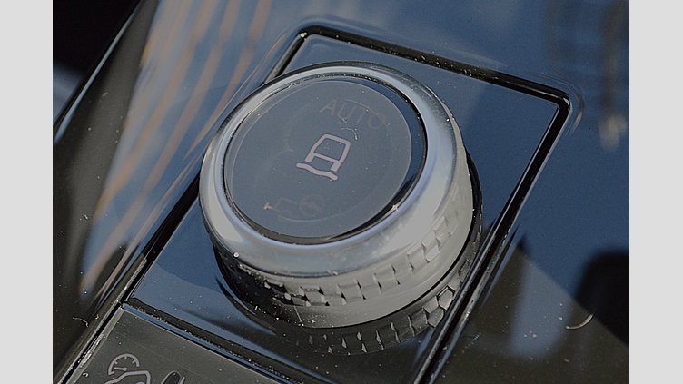 2023 認定中古車 Land Rover Range Rover Sport フジホワイト 3.0リッター6気筒300PSターボチャージドディーゼルMHEV（オートマチック） S