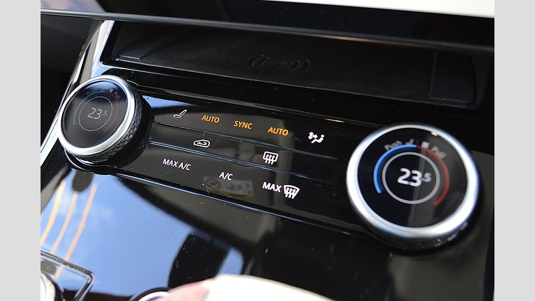 2023 認定中古車 Land Rover Range Rover Sport フジホワイト 3.0リッター6気筒300PSターボチャージドディーゼルMHEV（オートマチック） S