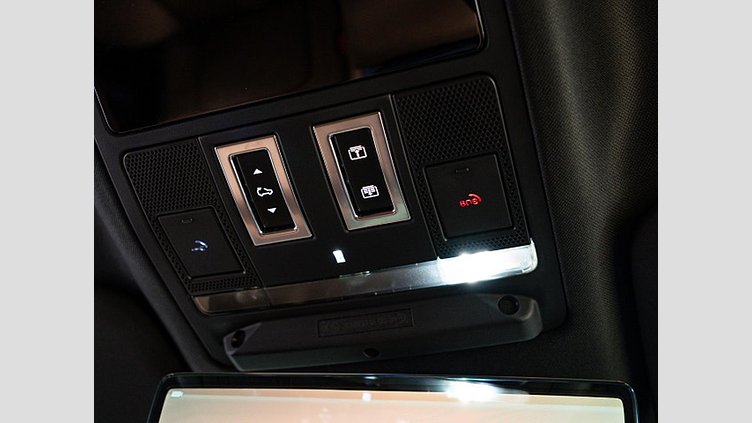 2024 認定中古車 Land Rover Defender 90 サントリーニブラック D350 ディーゼルマイルドハイブリッド X-Dynamic HSE